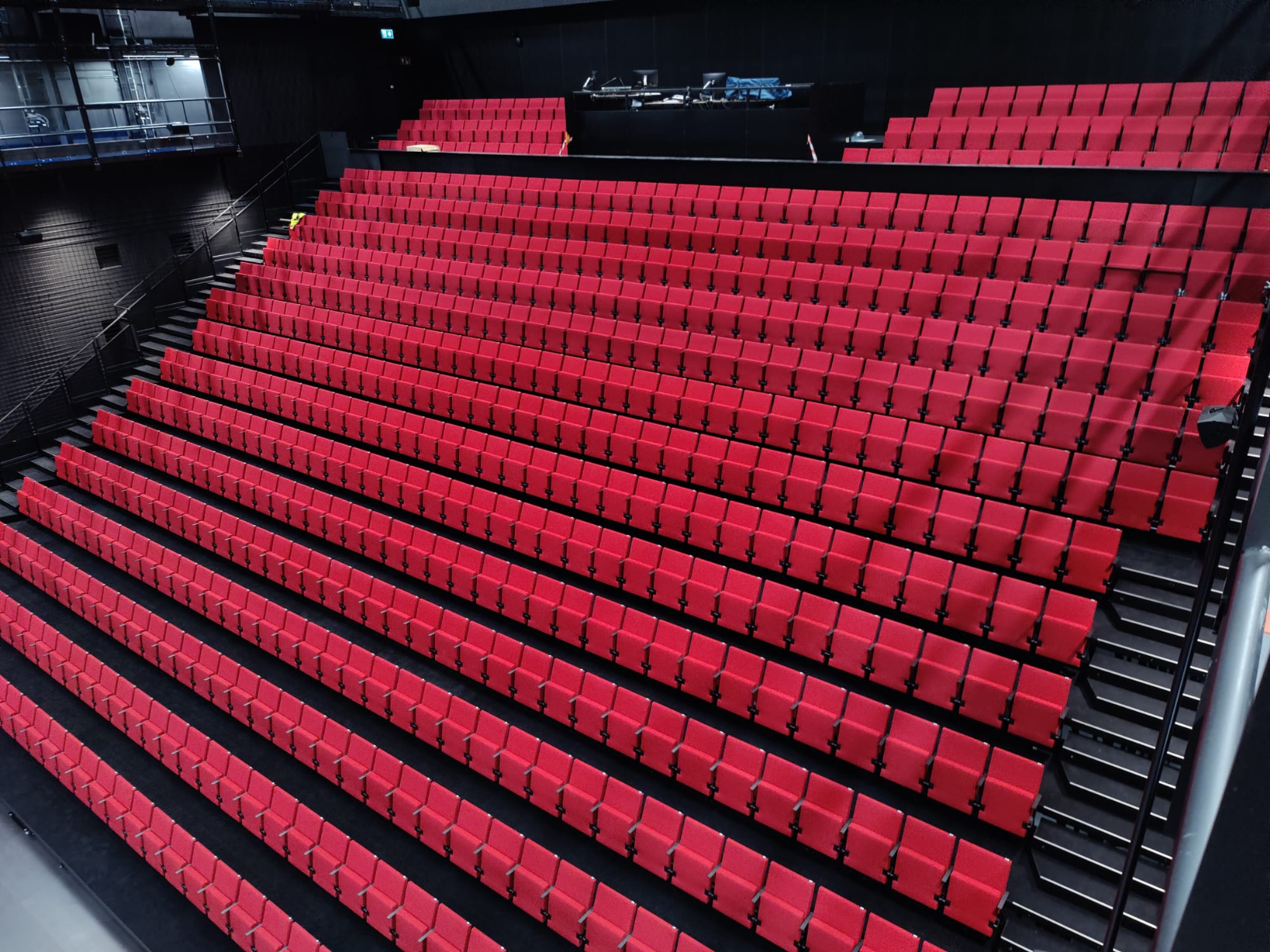 Hamari delivered seats with two convertible telescopic systems to Dance House Helsinki